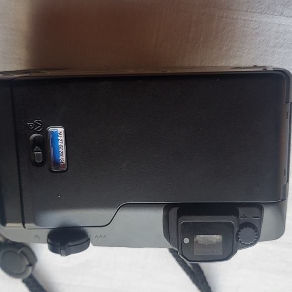 Pentax Espio 105 G Gold Point & Shoot 35mm Film Camera - Picture 4 of 12